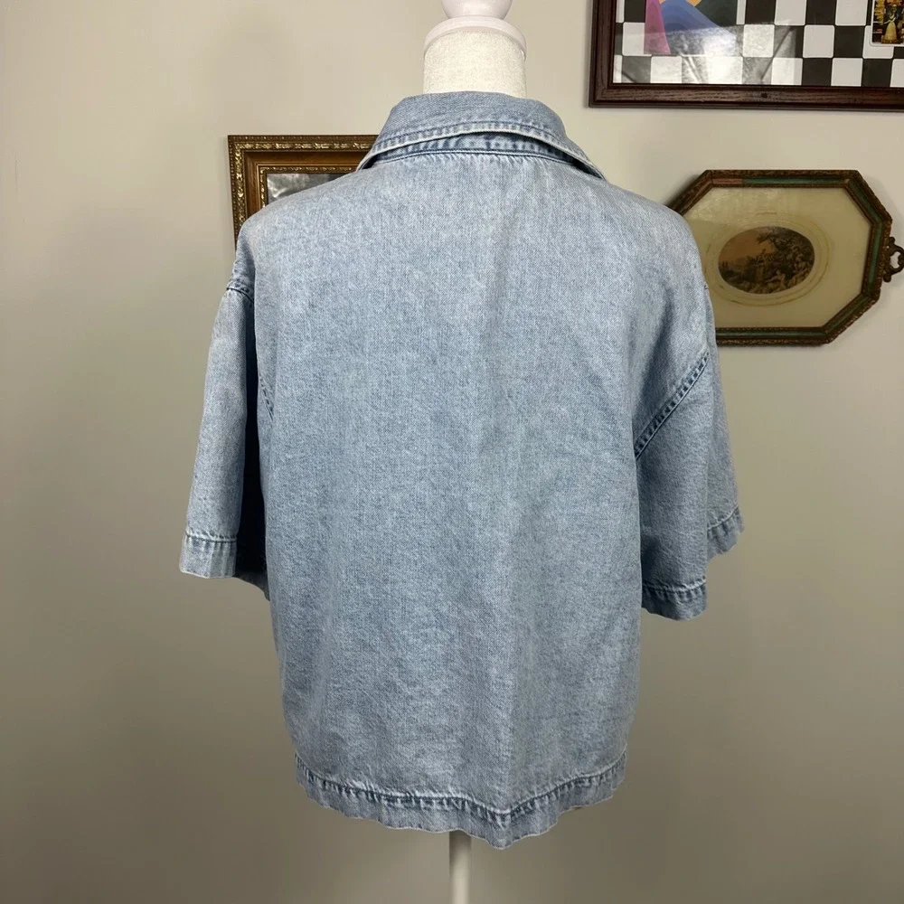 Gap Denim Short Sleeve Button Down Cropped Shirt - SIZE L Light Wash Lightweight - Picture 4 of 6